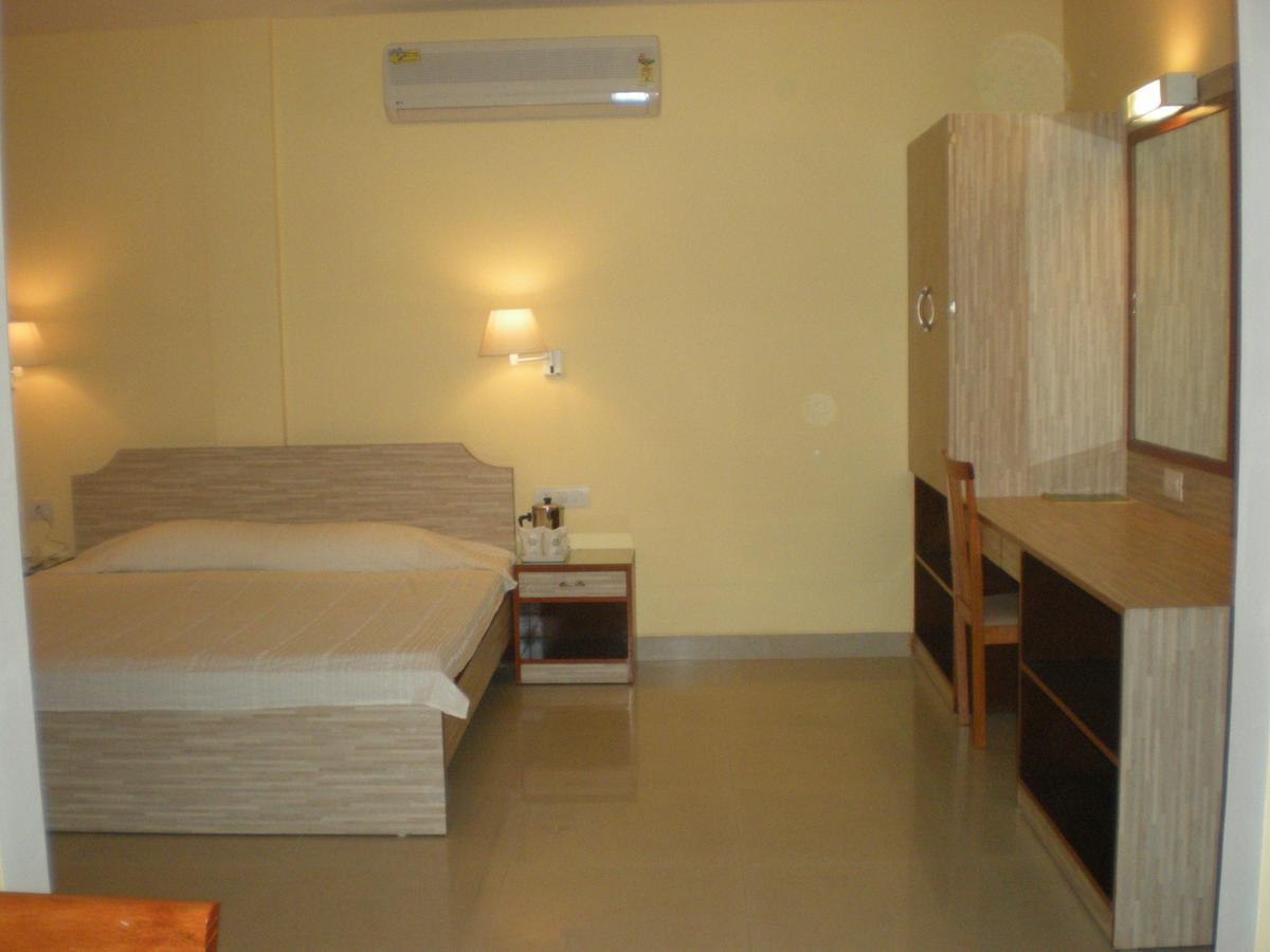 Hotel Rajawas Dibrugarh Экстерьер фото