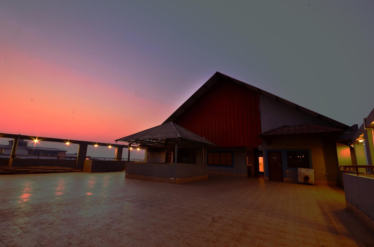 Hotel Rajawas Dibrugarh Экстерьер фото